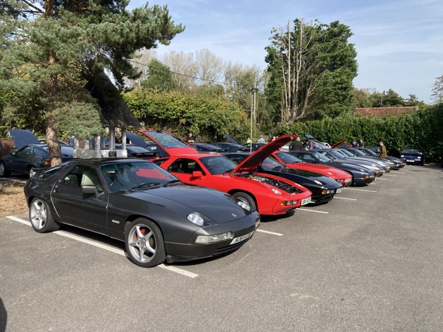 A group of Porsche 928's in the sunshine